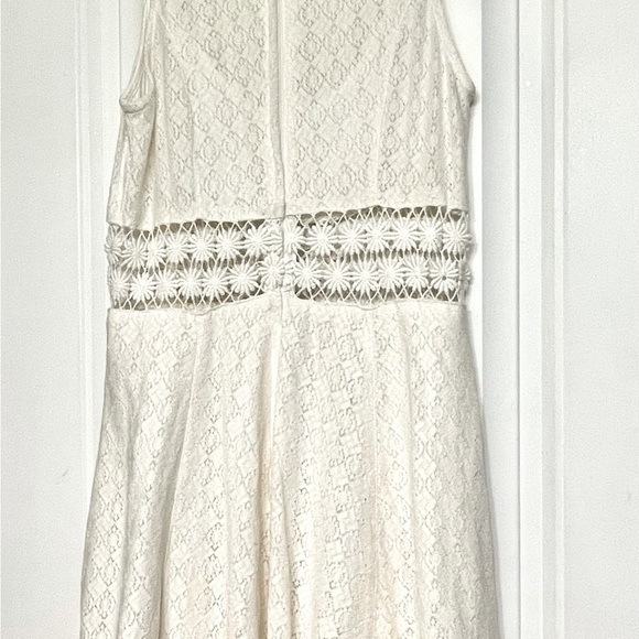 A Taylor Swift favorite!! FREE PEOPLE Ivory/Cream crochet lace dress, size 6 - Picture 5 of 8